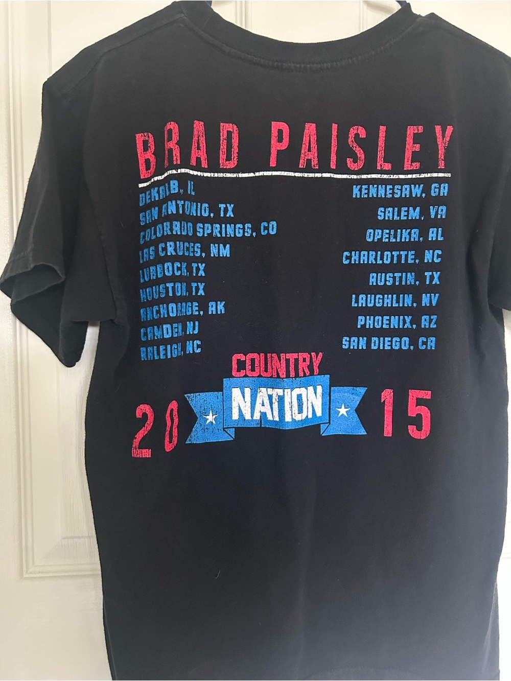 Brad Paisley Concert Tee - Medium Black with Blue Print - Picture 4 of 5